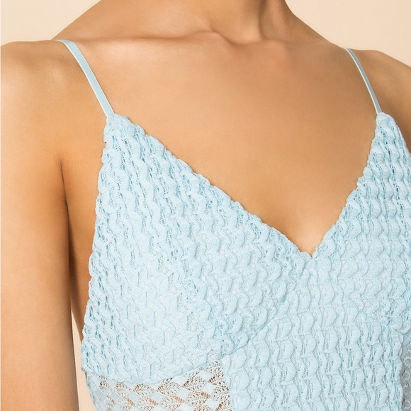 Superdown Ella mini dress in light blue - Picture 2 of 10